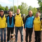 digoin-(en-bleu)-et-saint-christophe-en-brionnais-(en-jaune)-avec-l-arbitre-mickael-gouttenoire-(a-gauche)-et-patrick-dussably-(a-droite)